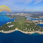 Oriana 898 * Пула