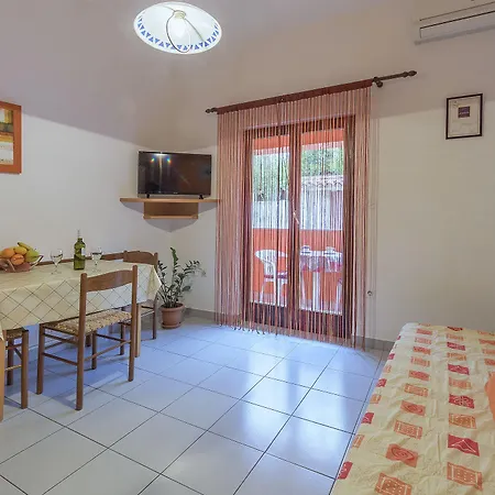 Oriana 898 Apartment Pula