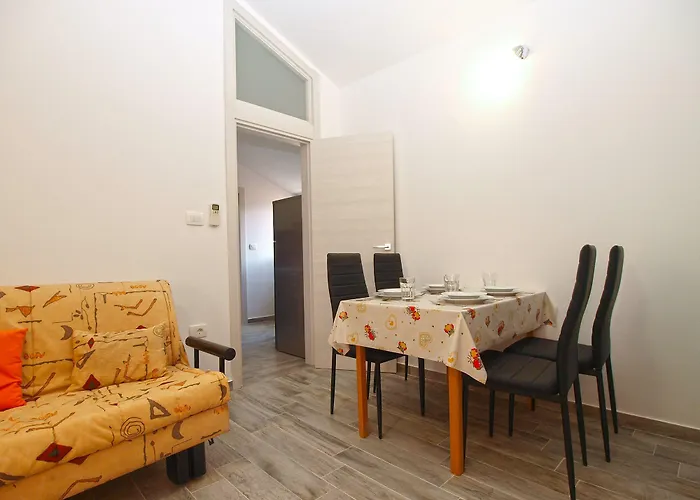 Апартаменти Oriana 898 *