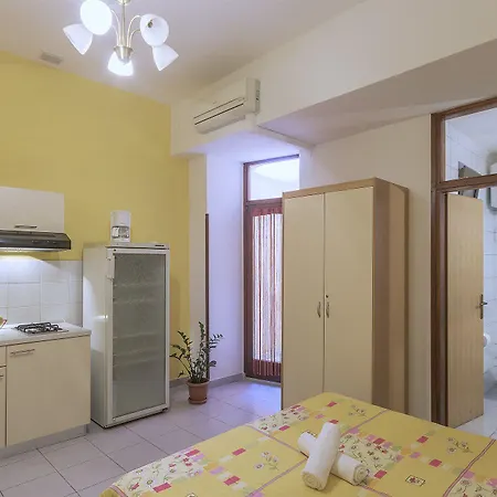 Oriana 898 * Пула