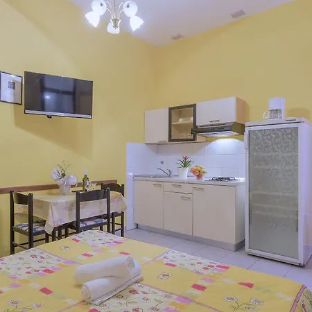 Oriana 898 Apartman *