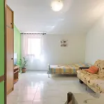 Oriana 898