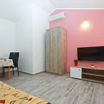 Oriana 898